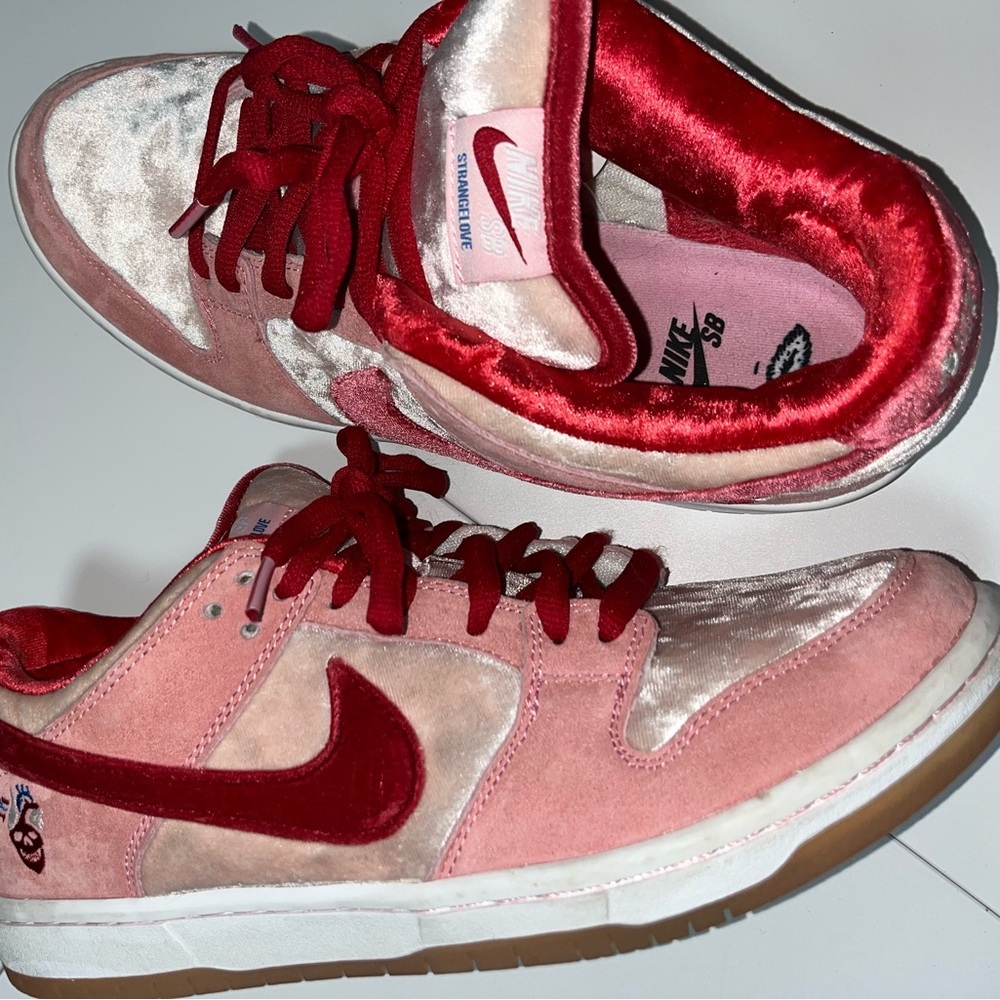 Strange love NIKE SB dunks rare velvet NO BOX
